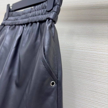 Кожаные шорты  Prada Артикул BMS-119600. Вид 4