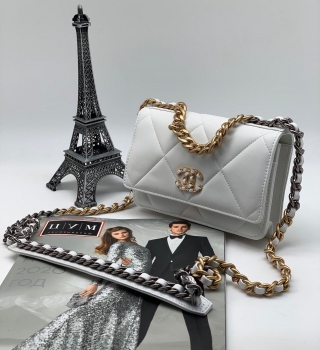    Сумка-конверт Chanel 19 Chanel Артикул BMS-58548. Вид 1
