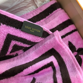 Полотенце в жестяной упаковке  Louis Vuitton Артикул BMS-60459. Вид 2