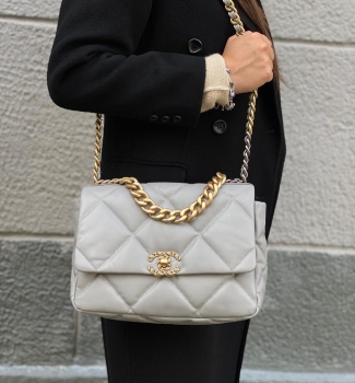   Сумка-конверт  Chanel 19 30 см Chanel Артикул BMS-64395. Вид 1