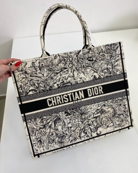 Сумка женская Book Tote 41 см Christian Dior Артикул BMS-66771. Вид 1