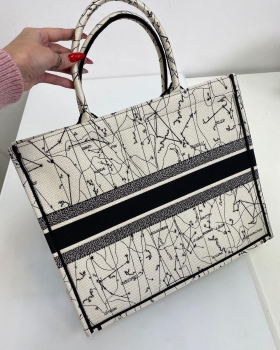 Сумка женская Book Tote 41 см Christian Dior Артикул BMS-66771. Вид 2