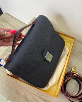 Сумка женская  Pochette Metis Louis Vuitton Артикул BMS-64208. Вид 2
