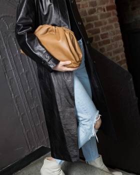 Клатч  THE POUCH IN BUTTER CALF Bottega Veneta Артикул BMS-38096. Вид 1