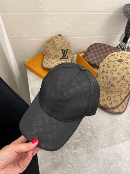 Бейсболка  Louis Vuitton Артикул BMS-133104. Вид 1