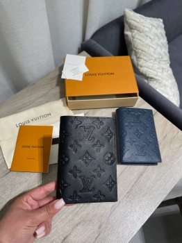 Обложка на паспорт Louis Vuitton Артикул BMS-145292. Вид 1