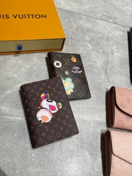Обложка на паспорт Louis Vuitton Артикул BMS-150365. Вид 1