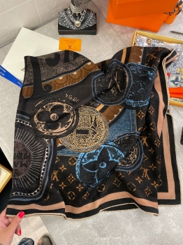 Платок 140*140 Louis Vuitton Артикул BMS-135048. Вид 1