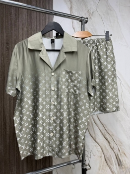 Костюм мужской Louis Vuitton Артикул BMS-150576. Вид 1 Костюм мужской Louis Vuitton Артикул BMS-150576. Вид 1