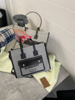  Сумка женская Burberry Артикул BMS-135753. Вид 1
