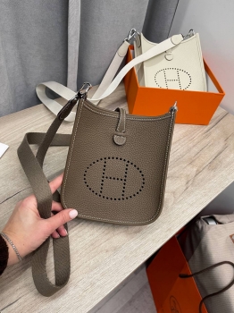  Сумка женская  Evelyne mini Hermes Артикул BMS-139365. Вид 1