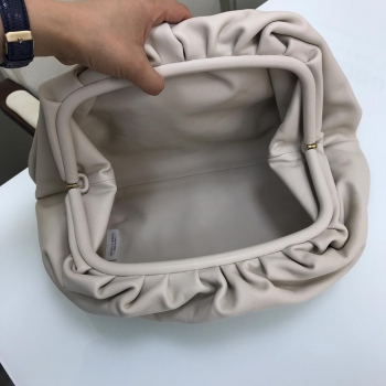 Клатч  THE POUCH IN BUTTER CALF Bottega Veneta Артикул BMS-38045. Вид 2