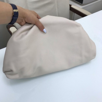 Клатч  THE POUCH IN BUTTER CALF Bottega Veneta Артикул BMS-38045. Вид 1