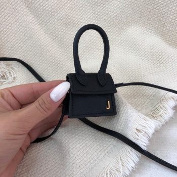 Сумка женская  Le petit Chiquito Jacquemus Артикул BMS-43838. Вид 3