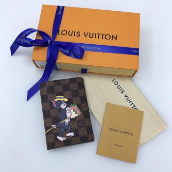 Обложка на паспорт Louis Vuitton Артикул BMS-46464. Вид 1