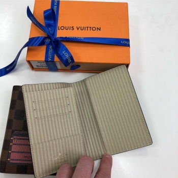  Обложка на паспорт Louis Vuitton  Артикул BMS-48063. Вид 2