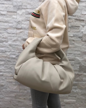  Сумка женская THE SHOULDER POUCH IN VITELLO  Bottega Veneta Артикул BMS-47910. Вид 1
