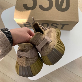 Кроссовки женские   Adidas Yeezy Boost Артикул BMS-53945. Вид 3