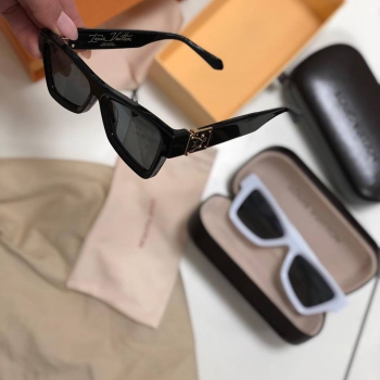 Очки Louis Vuitton Артикул BMS-31571. Вид 1