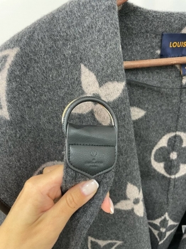 Пальто Louis Vuitton Артикул BMS-60396. Вид 3