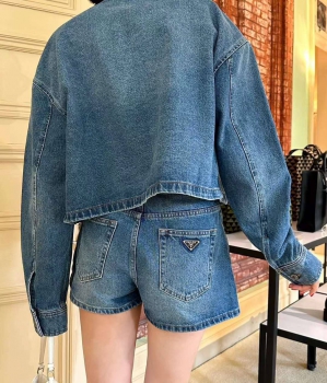 Костюм Prada Артикул BMS-112371. Вид 2
