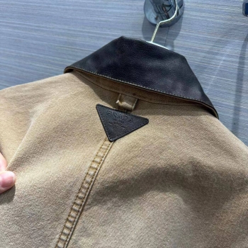 Куртка женская Prada Артикул BMS-131385. Вид 3