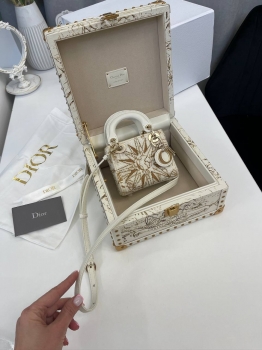 Сумка Lady Dior Christian Dior Артикул BMS-131822. Вид 1
