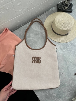 Сумка женская  Miu Miu Артикул BMS-131948. Вид 1