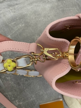 Сумка женская Capucines Louis Vuitton Артикул BMS-132118. Вид 2