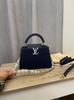 Сумка женская Capucines Louis Vuitton Артикул BMS-132117. Вид 1