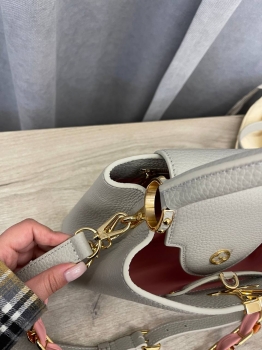 Сумка женская Capucines Louis Vuitton Артикул BMS-132116. Вид 2