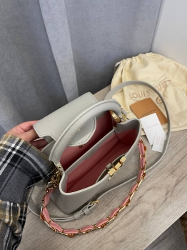 Сумка женская Capucines Louis Vuitton Артикул BMS-132116. Вид 4