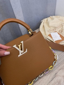 Сумка женская Capucines Louis Vuitton Артикул BMS-132115. Вид 4