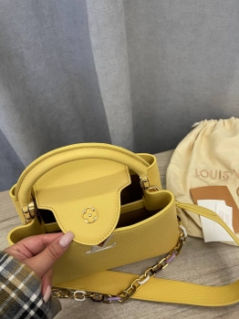 Сумка женская Capucines Louis Vuitton Артикул BMS-132114. Вид 6