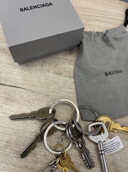 Брелок Balenciaga Артикул BMS-132269. Вид 3
