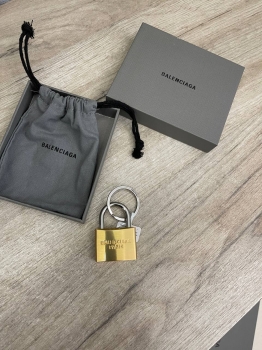 Брелок  Balenciaga Артикул BMS-132772. Вид 2