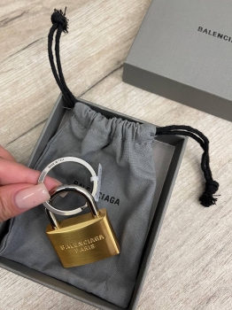 Брелок  Balenciaga Артикул BMS-132772. Вид 3
