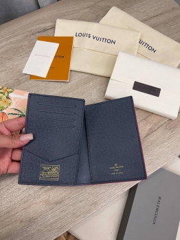 Обложка на паспорт  Louis Vuitton Артикул BMS-132773. Вид 4
