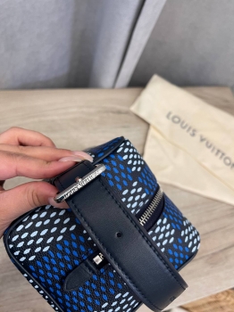 Косметичка Louis Vuitton Артикул BMS-135573. Вид 3