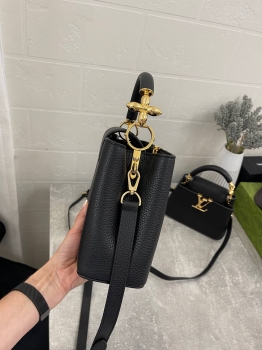 Сумка женская Capucines, 27 см Louis Vuitton Артикул BMS-133709. Вид 3