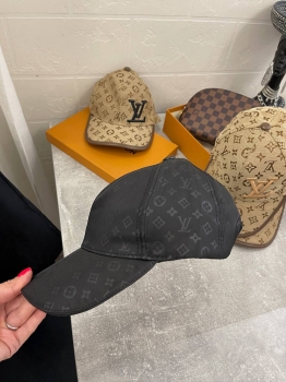 Бейсболка  Louis Vuitton Артикул BMS-133104. Вид 2