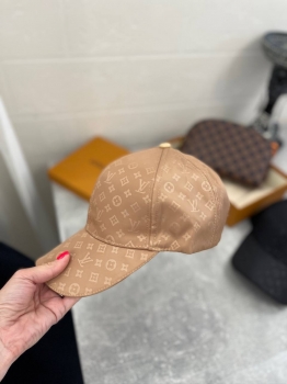 Бейсболка  Louis Vuitton Артикул BMS-133103. Вид 2