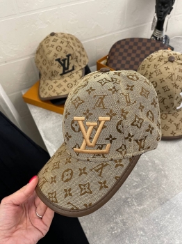 Бейсболка  Louis Vuitton Артикул BMS-133106. Вид 1