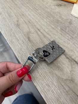 Брелок Louis Vuitton Артикул BMS-133814. Вид 2