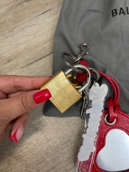 Брелок  Balenciaga Артикул BMS-133815. Вид 3