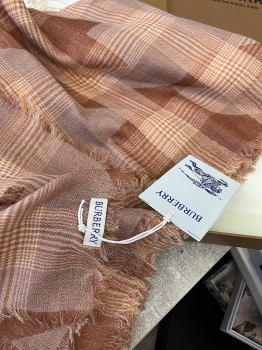 Палантин Burberry Артикул BMS-133932. Вид 2