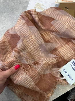 Палантин Burberry Артикул BMS-133932. Вид 3