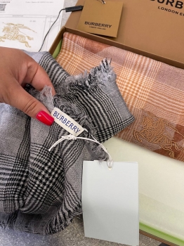 Палантин Burberry Артикул BMS-133931. Вид 2
