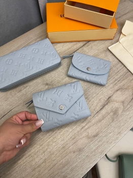 Кошелек Louis Vuitton Артикул BMS-134415. Вид 1