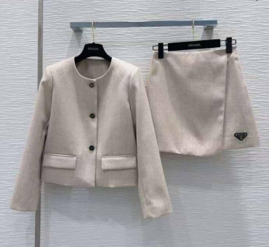Костюм женский Prada Артикул BMS-134644. Вид 1